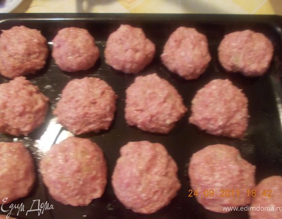 формируем котлетки и укладываем на,  смазанный маслом, противень и отправляем в духовку до готовности. Можно готовить в пароварке или жарить.