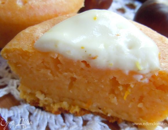 
Смешиваем яйца ,сметану и сахар.Из отваренной тыквы делаем пюре и добавляем его к яйцам со сметаной.Затем постепенно добавляем просеянную муку с разрыхлителем,замешиваем тесно(как густая сметана).
Смазываем маслом формочки(если форма силиконовая то не нужно)
наполняем формы на 2/3 тестом. Выпекаем в разогретой до 180С 30-40 минут.
Когда кексы готовы их нужно остудить ,затем покрыть кремом( сметана,сах.пудра ,немного цедры лимона и апельсина,и пару капель лимонного сока)
Приятного осеннего чаепития!