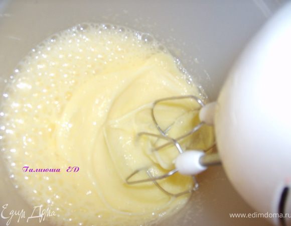 Взбить яйца с сахаром,