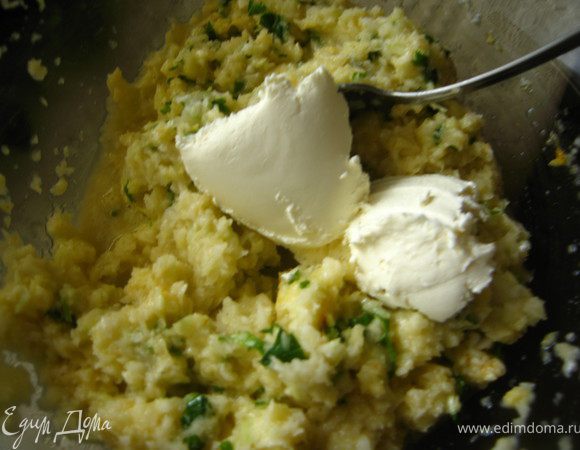 Добавить сливочный сыр. перемешать.