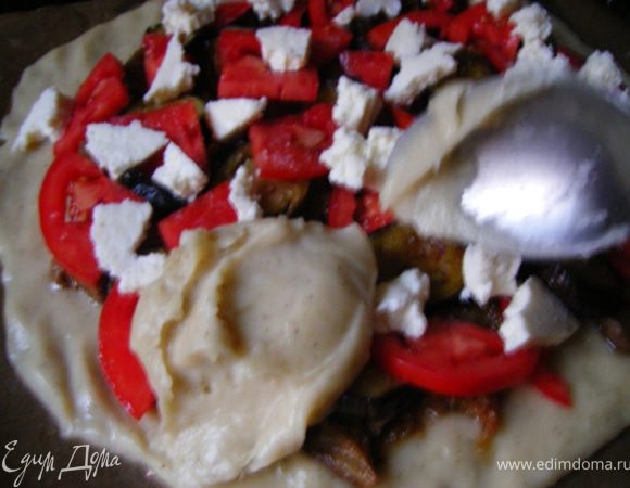 смачивая ложку в воде наносим сверху оставшееся тесто