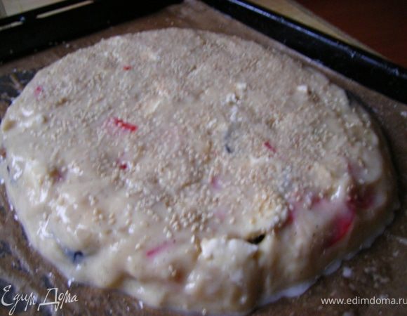 посыпаем сверху кунжутом  и слегка прихлопываем его...