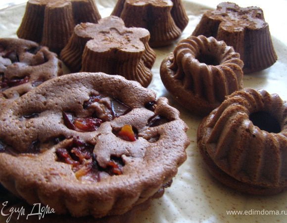 
Запекать примерно минут 20-30 при180-190 гр. Готовые маффины выложить на решётку до остывания. Можно съесть их и просто так, но я решила разгуляться по полной программе.:)) маффины с дырками просто упрашивали чем-нибудь их наполнить!