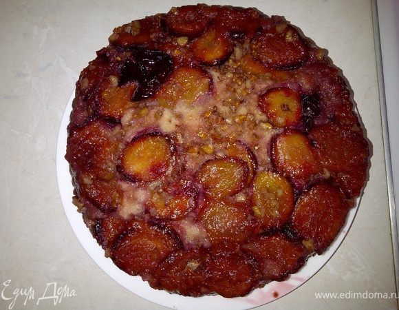 Готовый пирог достать из духовки и сразу выложить на блюдо, накрыв этим самым блюдом форму и перевернув ее))
Приятного аппетита!!!