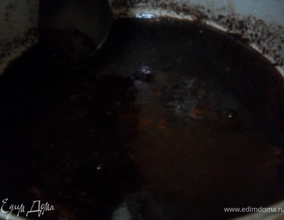 Шоколад растопить с маргарином на плите.