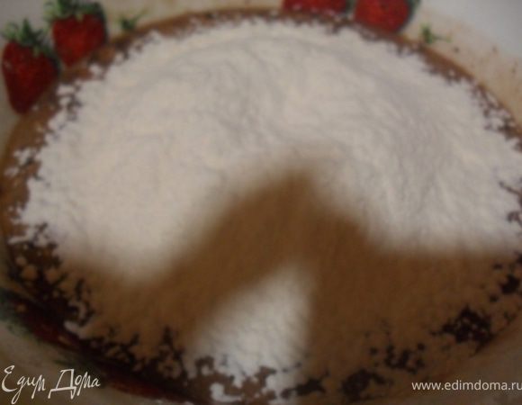 Просеять муку, перемешать.