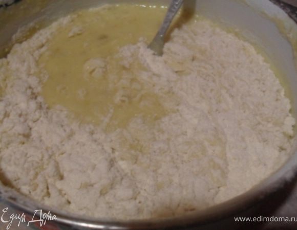 Просеять муку, взбить.