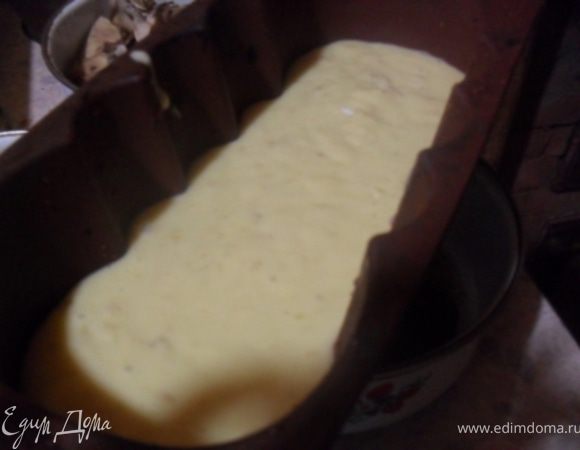 Выложить тесто в смазанную форму, выпекать при 180*С 20-25 минут.