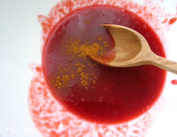 Дать немного остыть и протереть через сито. Добавить корицу.