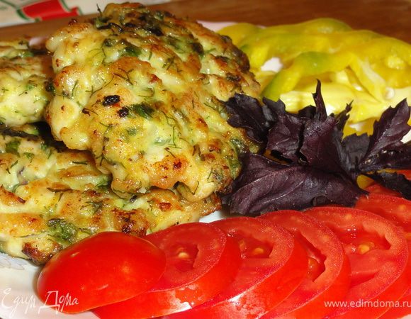 Котлетки можно подавать с любым гарниром. Мои съедают, не дожидаясь гарнира...))