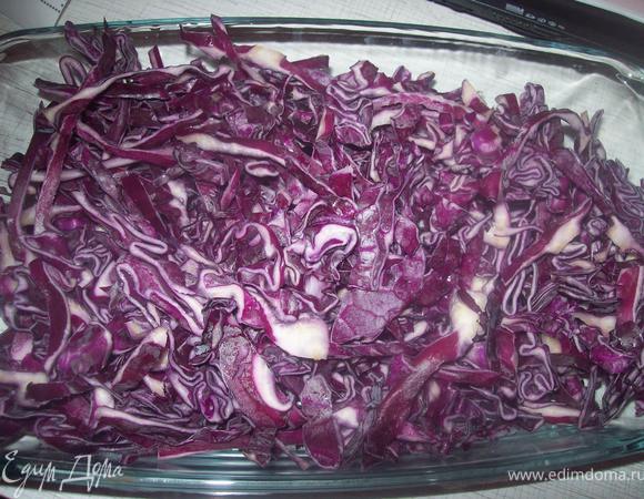 тонко нашинкуйте капусту