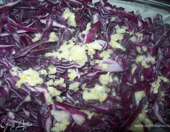 добавьте чеснок, выжатый через через количеств чеснока определяйте по своим вкусу.