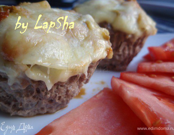 Корзиночки получаются очень вкусными и сочными, а начинка нежной! Румяная корочка из сыра завершает картину, не знаю человека, который бы её не любил)) Приятного аппетита!