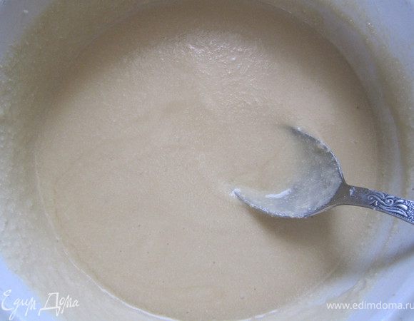 2. Добавить сметану, масло, сахар