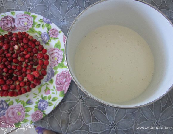 18. Выливаем половину белого суфле.