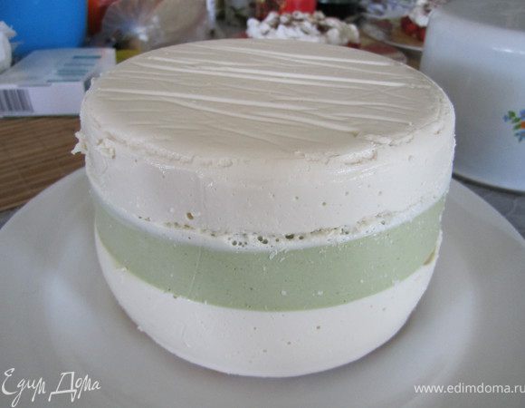 23. Отправляем в холодильник для застывания. Не менее 5-6 часов. У меня как всегда нетерпение и я достала его раньше. В итоге - бочка :-))