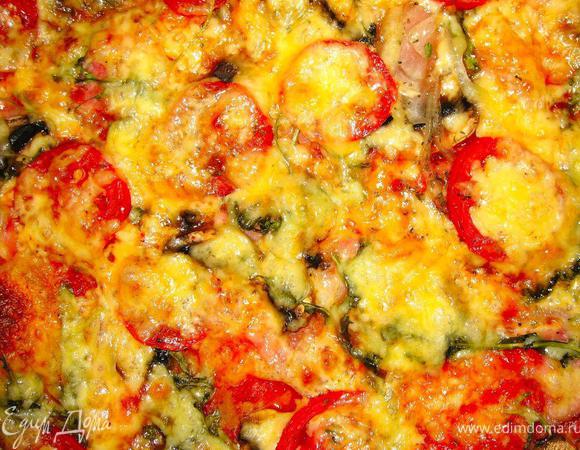 Закидываем противень в духовку на верхний уровень. Духовка должна быть полностью прогрета до 250гр. Убавим температуру до 200, и если вы тонко раскатали тесто, то через 6-7 минут вынимаем.