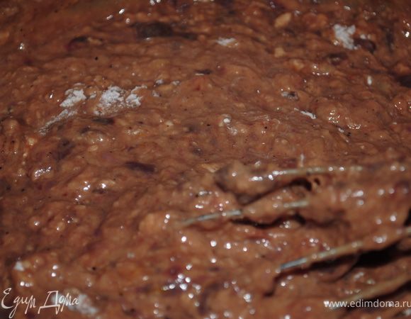 Влить масло, опять все хорошенько вымешать.