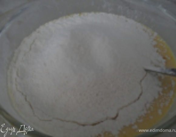 ...добавляем соду, соль, муку...