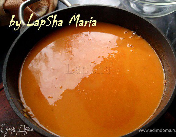 Когда оба супчика готовы пробить их хорошенько в блендере. Сначала чечевицу и поставить её на огонь, чтобы прогрелась на 2-3 минуты.