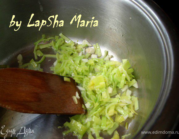 Обжарить их на растительном масле.