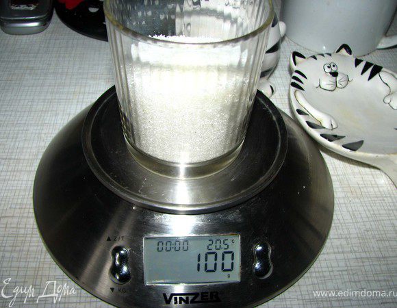 Добавить необходимое количество сахара (зависит от сладости тыквы и кислоты яблок, у меня вышло 100 г.Довести еще раз до кипения и снять с огня, дать остыть.