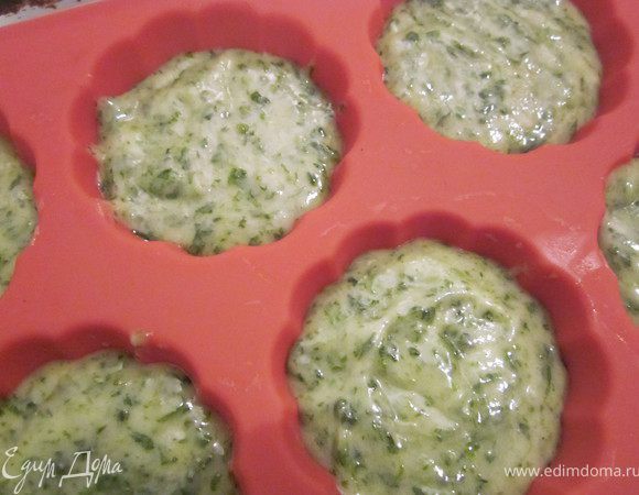 Раскладываем тесто по формочкам, выпекать 30 минут при 200*