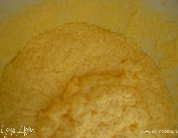 продолжая взбивать, добавлять по одному яйца