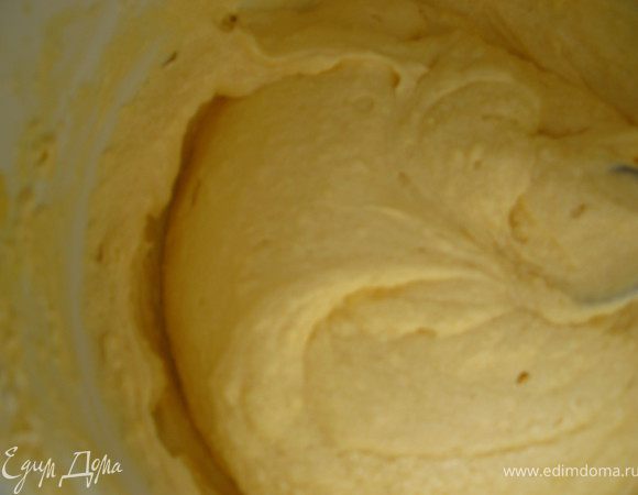 добавить муку, крахмал, разрыхлитель