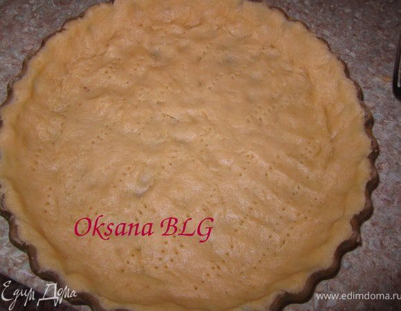 Тесто. Муку перетереть с маслом, добавить яйцо, соль, замесить тесто. тесто выложить в форму, поставить в духовку на 10 минут, температура 180 градусов.