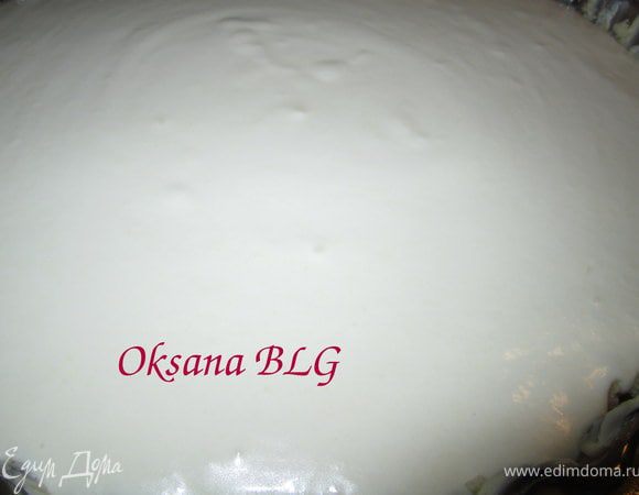 Творожную  масу выложить на тесто.