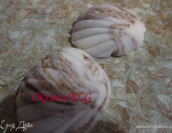 И ножом нанести полоски.