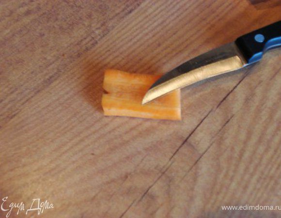 Вырезаем "рот" будущей рыбки.