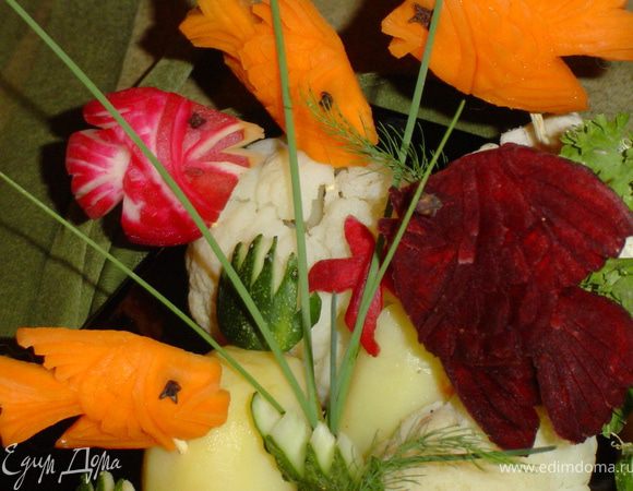 Обмакнув рыбок в соус, отправляем их в рот. Очень вкусно! Ваши гости будут удивлены таким оформлением закуски!