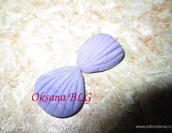 Сделать две маленькие ракушки.