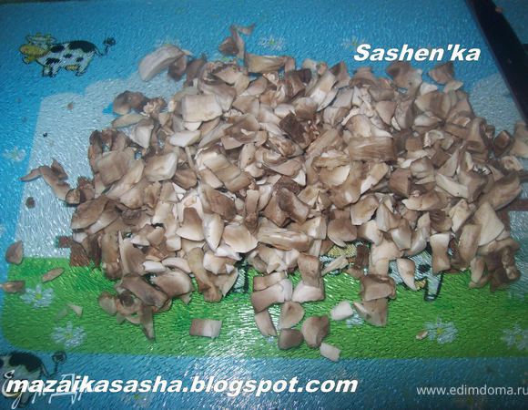 шампиньоны почистить и мелко нрубить