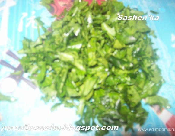 петрушку промыть, просушить и мелко нарубить