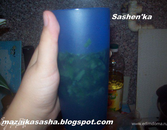 смешать петрушку со стаканом кипятка