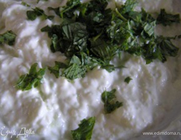 и мяту. Все тщательно перемешать,
