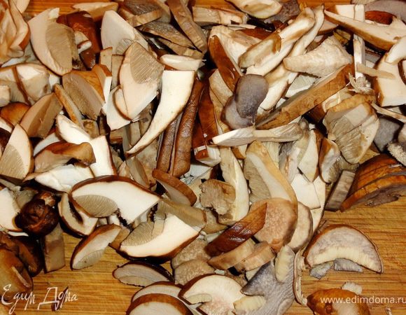 С супом тоже просто. Грибы перебрать, вымыть и нарезать.