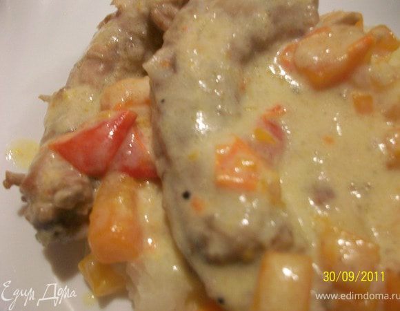 В конце добавить сметану и оставить на огне еще на несколько минут. Все! Я подавала с картофельным пюре. Приятного аппетита!