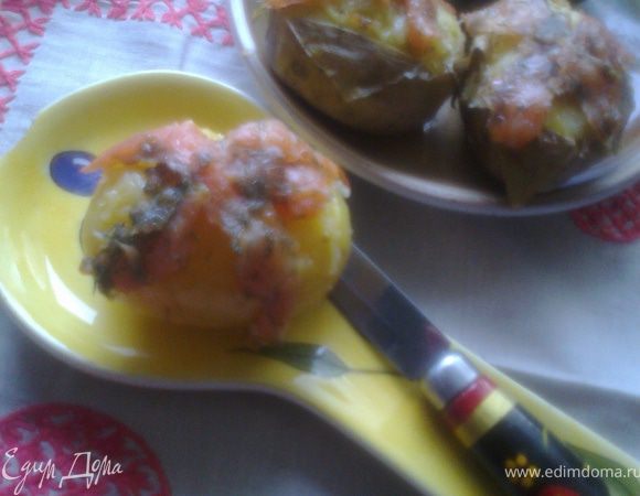 Тут же подавать. Каждый сам чистит "мундирчик". И поверьте, гости будут довольны, особенно если они внезапные!!!