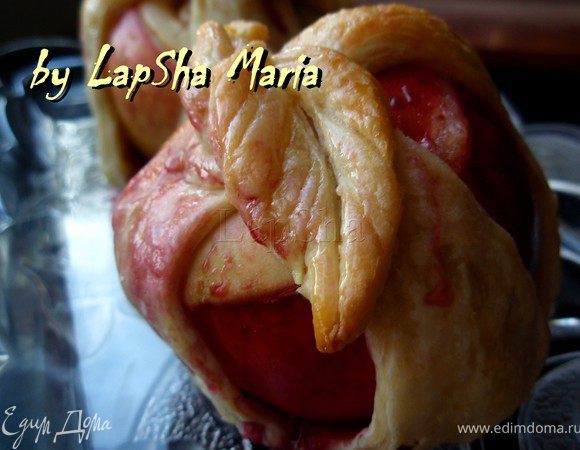 Ставим в духовку на 25-30 минут. Готовые яблочки покрываем медом, абрикосовым джемом или ягодным соком, который выйдет из яблок. Приятного аппетита!