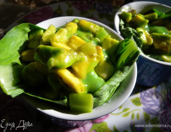 Вы спросите почему в креманках? Я пробовала отправлять на пару минут в микроволновку, так, чтобы сыр тоооолько начал правится. 