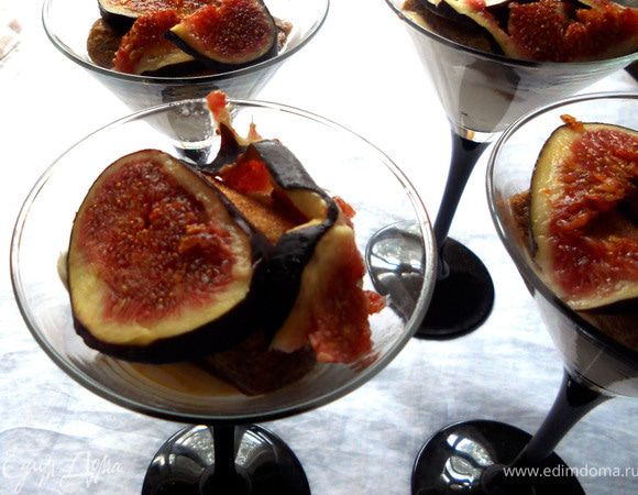 Несколько ломтиков инжира. 