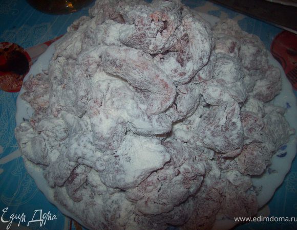 обвалять мясо в муке