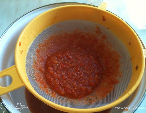 Овощную массу протереть через мелкое сито.