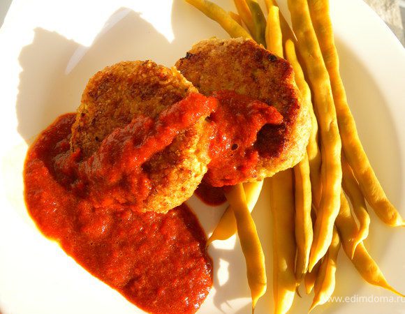 11. Подавать с фасолью и соусом. Приятного аппетита!