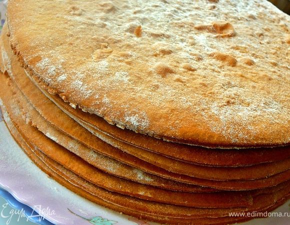 Коржи к этому времени остыли.