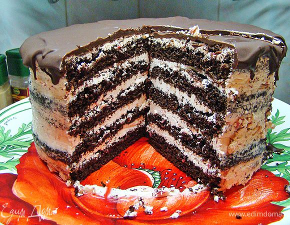 Перед подачей, торт нужно заранее вынуть из холодильника, чтобы крем стал мягким.
Приятного аппетита.